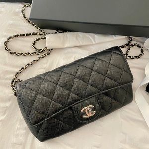❌sold❌Chanel 21P sunglasses clutch